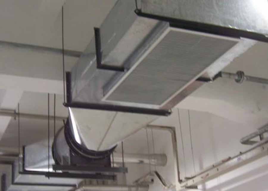 приточная решетка системы воздушного отопления складского помещения